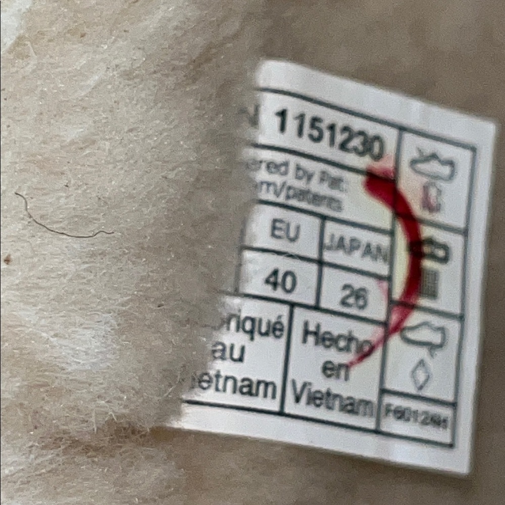 UGG CLASSIC MINI BAILEY ZIP NWT - image 5